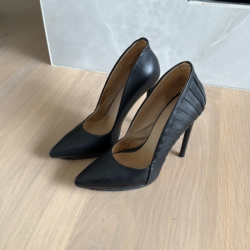 Women’s LAMB pump heels black